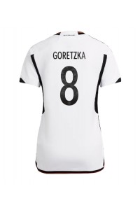 Saksa Leon Goretzka #8 Jalkapallovaatteet Naisten Kotipaita MM-kisat 2022 Lyhythihainen